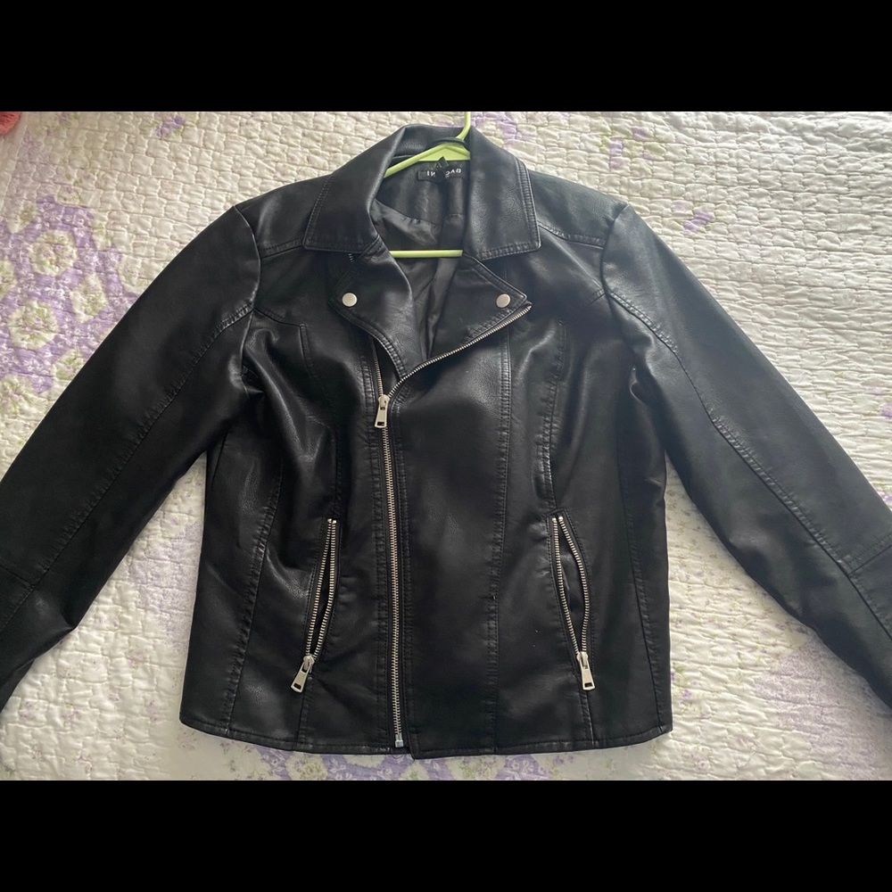leather 🧥 jacket